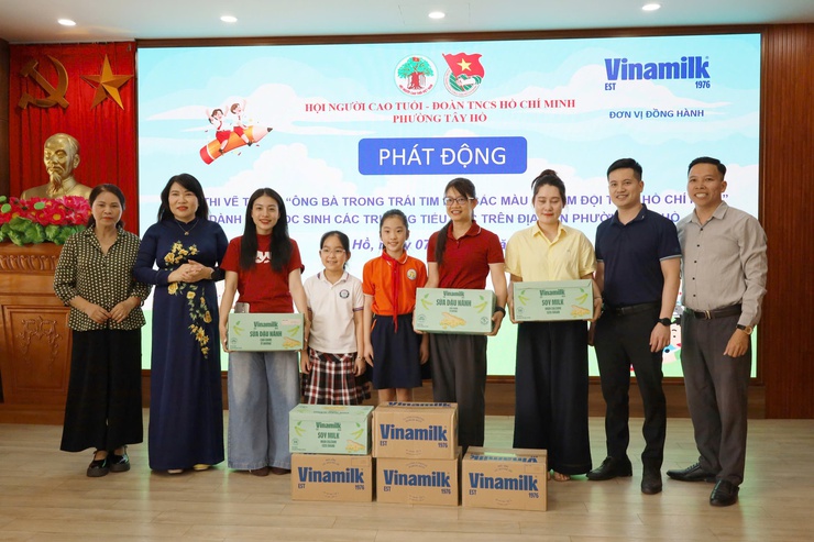 Phường Tây Hồ phát động Cuộc thi vẽ tranh "Ông, Bà trong trái tim em" năm 2026- Ảnh 2.