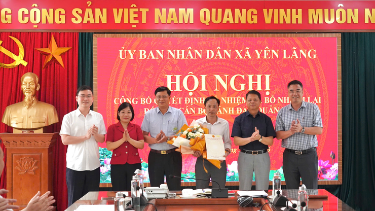 Yên Lãng trao quyết định bổ nhiệm, bổ nhiệm lại cán bộ- Ảnh 1.
