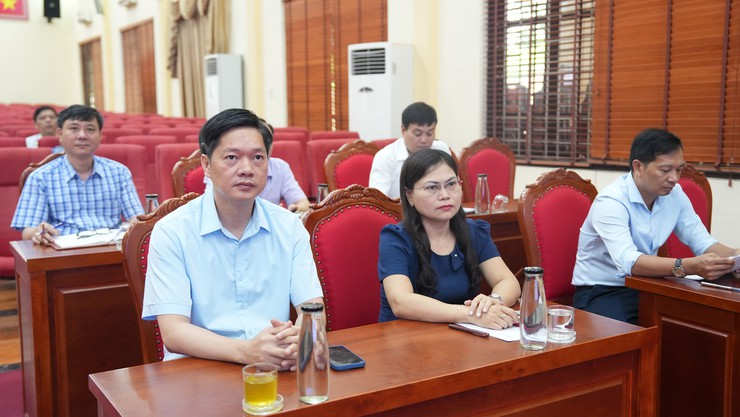Đảng uỷ xã dự hội nghị quán triệt, thi hành Luật Thủ đô năm 2026 và giao ban định kỳ giữa Thành phố với cơ sở - Ảnh 2.