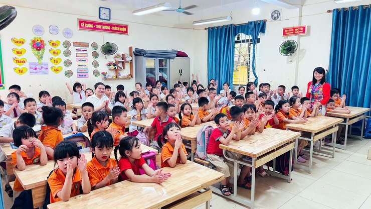 Trường Tiểu học Hoàng Văn Thụ phối hợp với Trường Mầm non Hoàng Văn Thụ tổ chức chương trình chào đón các em học sinh 5 tuổi- Ảnh 1.