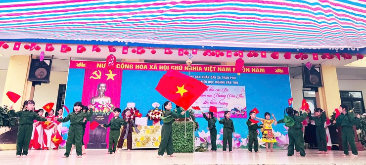 Trường Tiểu học Hoàng Văn Thụ phối hợp với Trường Mầm non Hoàng Văn Thụ tổ chức chương trình chào đón các em học sinh 5 tuổi- Ảnh 11.