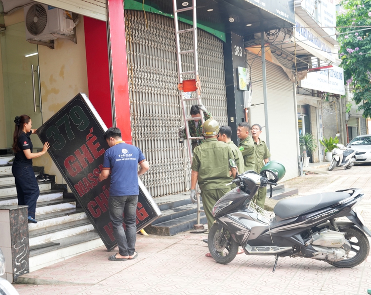 BCĐ 197 PHƯỜNG SƠN TÂY RA QUÂN ĐẢM BẢO TRẬT TỰ ĐÔ THỊ TẠI NHIỀU TUYẾN PHỐ TRÊN ĐỊA BÀN- Ảnh 12.