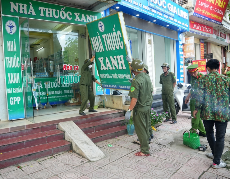 BCĐ 197 PHƯỜNG SƠN TÂY RA QUÂN ĐẢM BẢO TRẬT TỰ ĐÔ THỊ TẠI NHIỀU TUYẾN PHỐ TRÊN ĐỊA BÀN- Ảnh 14.