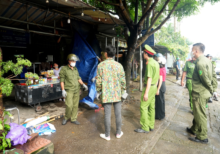 BCĐ 197 PHƯỜNG SƠN TÂY RA QUÂN ĐẢM BẢO TRẬT TỰ ĐÔ THỊ TẠI NHIỀU TUYẾN PHỐ TRÊN ĐỊA BÀN- Ảnh 1.