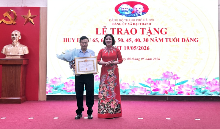 Đảng bộ xã Đại Thanh trao tặng, truy tặng 58 Huy hiệu Đảng đợt 19/5/2026.- Ảnh 4.
