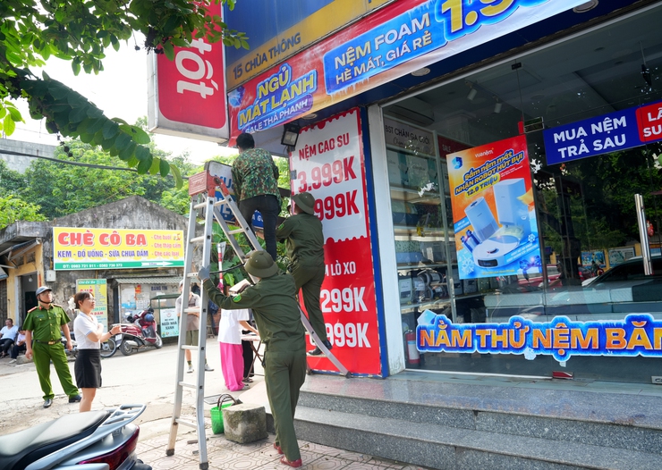 BCĐ 197 PHƯỜNG SƠN TÂY RA QUÂN ĐẢM BẢO TRẬT TỰ ĐÔ THỊ TẠI NHIỀU TUYẾN PHỐ TRÊN ĐỊA BÀN- Ảnh 16.