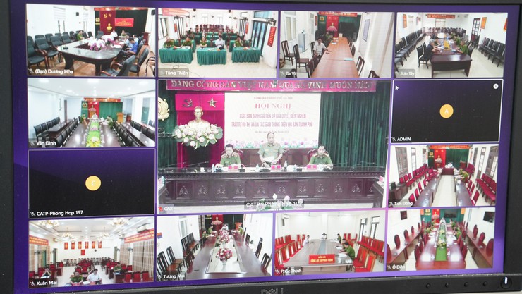 Hội nghị giao ban đánh giá tiến độ thực hiện công tác giải quyết điểm nghẽn trật tự đô thị, an toàn giao thông trên địa bàn thành phố Hà Nội - Ảnh 3.