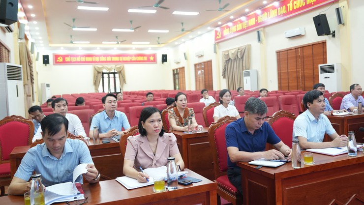 Đảng uỷ xã dự hội nghị quán triệt, thi hành Luật Thủ đô năm 2026 và giao ban định kỳ giữa Thành phố với cơ sở - Ảnh 1.