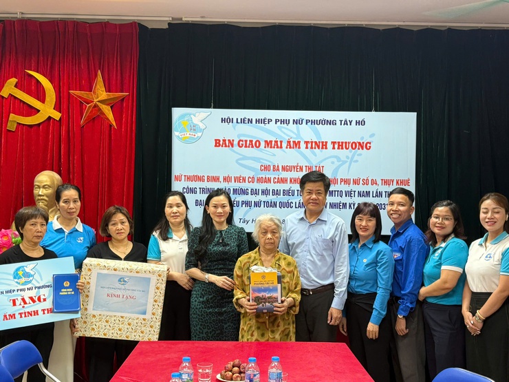 Hội LHPN phường Tây Hồ tổ chức nghiệm thu và bàn giao công trình “Mái ấm tình thương”- Ảnh 3.