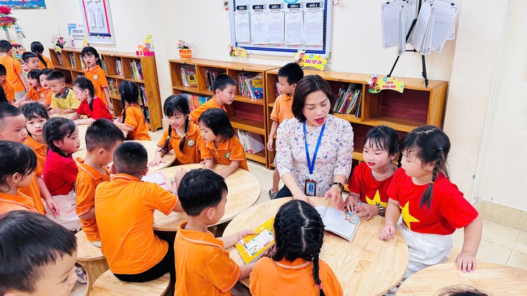 Trường Tiểu học Hoàng Văn Thụ phối hợp với Trường Mầm non Hoàng Văn Thụ tổ chức chương trình chào đón các em học sinh 5 tuổi- Ảnh 3.