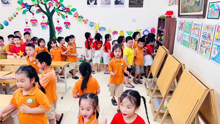Trường Tiểu học Hoàng Văn Thụ phối hợp với Trường Mầm non Hoàng Văn Thụ tổ chức chương trình chào đón các em học sinh 5 tuổi- Ảnh 6.