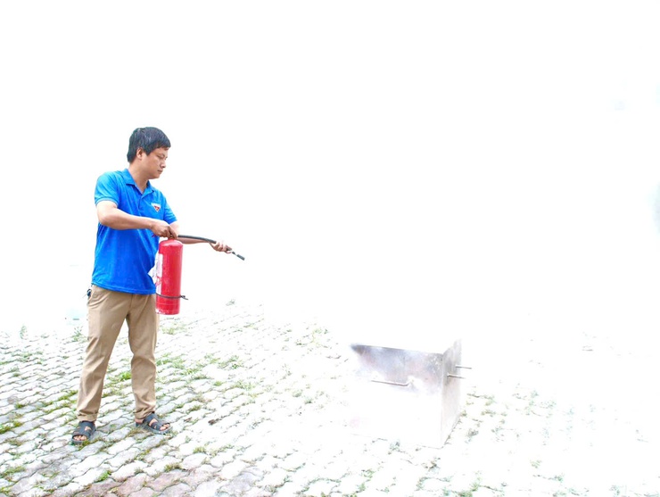 XÃ TÂY PHƯƠNG TỔ CHỨC HUẤN LUYỆN NGHIỆP VỤ PCCC VÀ CNCH CHO LỰC LƯỢNG DÂN PHÒNG NĂM 2026- Ảnh 4.