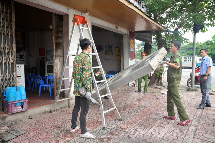 BCĐ 197 PHƯỜNG SƠN TÂY RA QUÂN ĐẢM BẢO TRẬT TỰ ĐÔ THỊ TẠI NHIỀU TUYẾN PHỐ TRÊN ĐỊA BÀN- Ảnh 6.