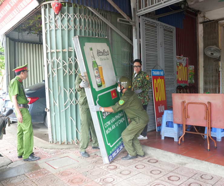 BCĐ 197 PHƯỜNG SƠN TÂY RA QUÂN ĐẢM BẢO TRẬT TỰ ĐÔ THỊ TẠI NHIỀU TUYẾN PHỐ TRÊN ĐỊA BÀN- Ảnh 7.