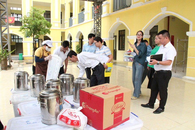 Ban Văn hóa – Xã hội HĐND xã Hòa Lạc giám sát trực tiếp bữa ăn bán trú tại các trường học- Ảnh 9.