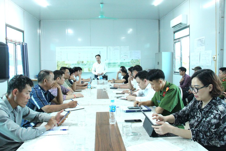 Hòa Lạc kiểm tra thực địa, quyết tâm hoàn thành GPMB tuyến Đại lộ Thăng Long trước ngày 10/5- Ảnh 1.