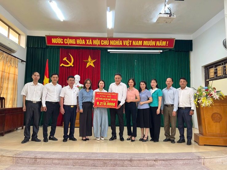 Uỷ ban MTTQ Việt Nam xã Phúc Lộc tiếp nhận kinh phí ủng hộ Quỹ "Vì biển, đảo Việt Nam" năm 2026 từ cán bộ, Nhân dân thôn Sen Phương 4- Ảnh 1.
