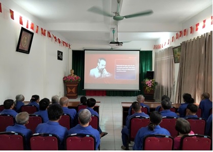 Giáo dục lịch sử truyền thống, khơi dậy lòng yêu nước qua phim tài liệu nhân dịp kỷ niệm 72 năm Chiến thắng Điện Biên Phủ- Ảnh 1.