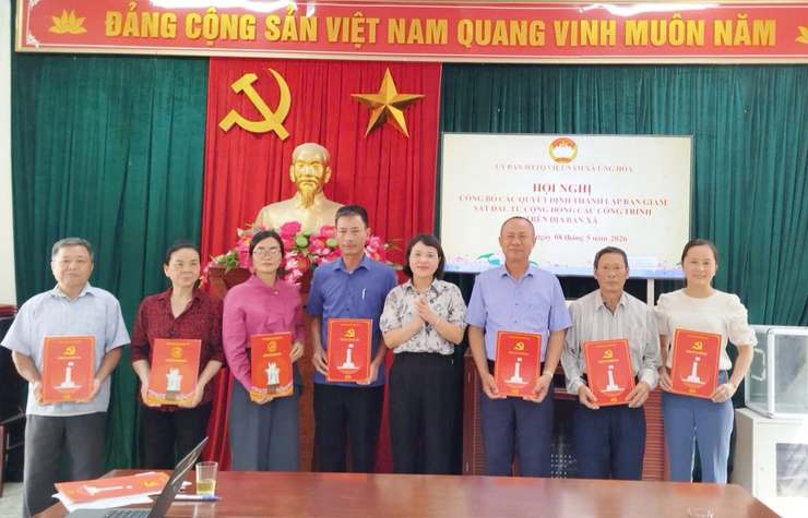 Ủy ban MTTQ Việt Nam xã Ứng Hòa công bố quyết định thành lập Ban Giám sát đầu tư của cộng đồng các công trình trên địa bàn.- Ảnh 1.
