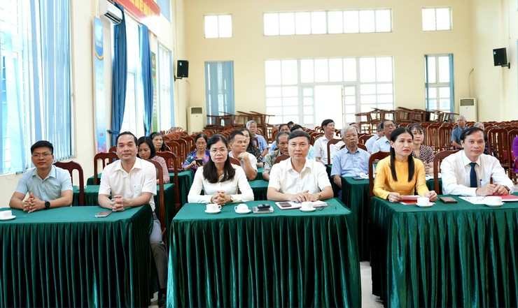Lễ trao tặng Huy hiệu Đảng đợt 19/05/2026- Ảnh 2.