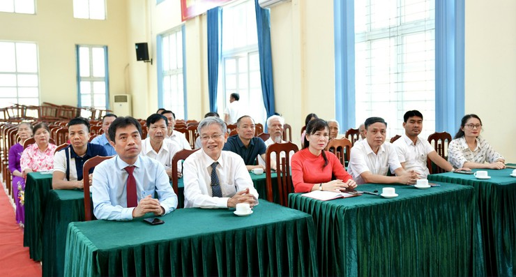 Lễ trao tặng Huy hiệu Đảng đợt 19/05/2026- Ảnh 3.