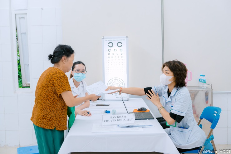 PHƯỜNG BỒ ĐỀ ỨNG DỤNG CHUYỂN ĐỔI SỐ MẠNH MẼ TRONG HOẠT ĐỘNG TỔ CHỨC KHÁM SỨC KHỎE TOÀN DÂN MIỄN PHÍ ĐỢT 2 NĂM 2026  - Ảnh 10.