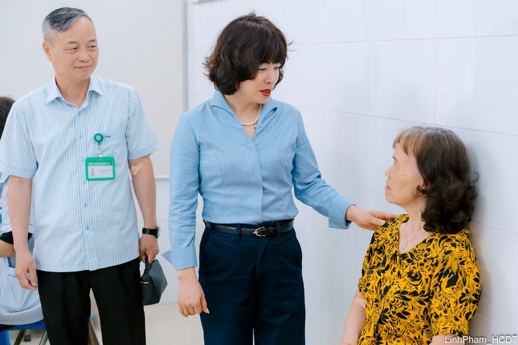 PHƯỜNG BỒ ĐỀ ỨNG DỤNG CHUYỂN ĐỔI SỐ MẠNH MẼ TRONG HOẠT ĐỘNG TỔ CHỨC KHÁM SỨC KHỎE TOÀN DÂN MIỄN PHÍ ĐỢT 2 NĂM 2026  - Ảnh 4.