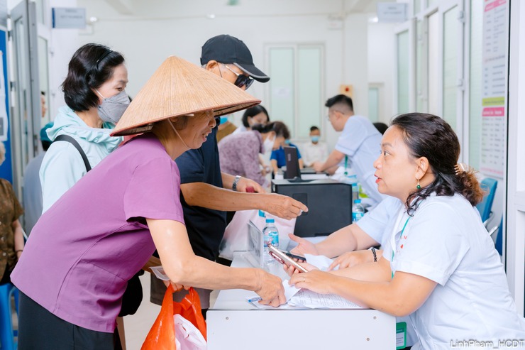 PHƯỜNG BỒ ĐỀ ỨNG DỤNG CHUYỂN ĐỔI SỐ MẠNH MẼ TRONG HOẠT ĐỘNG TỔ CHỨC KHÁM SỨC KHỎE TOÀN DÂN MIỄN PHÍ ĐỢT 2 NĂM 2026  - Ảnh 11.