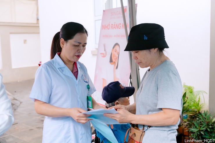 PHƯỜNG BỒ ĐỀ ỨNG DỤNG CHUYỂN ĐỔI SỐ MẠNH MẼ TRONG HOẠT ĐỘNG TỔ CHỨC KHÁM SỨC KHỎE TOÀN DÂN MIỄN PHÍ ĐỢT 2 NĂM 2026  - Ảnh 9.