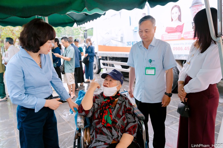 PHƯỜNG BỒ ĐỀ ỨNG DỤNG CHUYỂN ĐỔI SỐ MẠNH MẼ TRONG HOẠT ĐỘNG TỔ CHỨC KHÁM SỨC KHỎE TOÀN DÂN MIỄN PHÍ ĐỢT 2 NĂM 2026  - Ảnh 1.