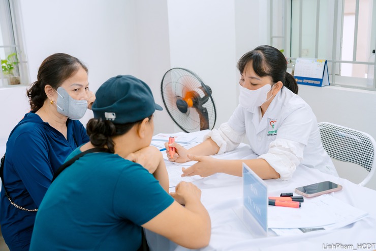 PHƯỜNG BỒ ĐỀ ỨNG DỤNG CHUYỂN ĐỔI SỐ MẠNH MẼ TRONG HOẠT ĐỘNG TỔ CHỨC KHÁM SỨC KHỎE TOÀN DÂN MIỄN PHÍ ĐỢT 2 NĂM 2026  - Ảnh 13.