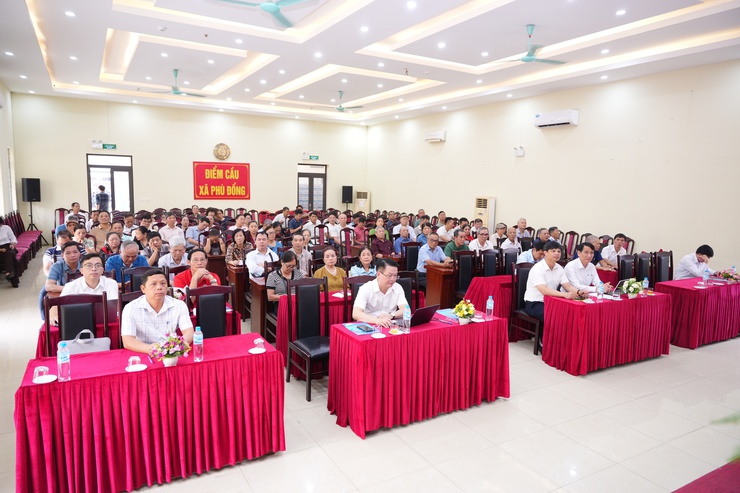 Hội nghị công bố Quyết định về việc chuyển giao các hội do Đảng, Nhà nước giao nhiệm vụ về trực thuộc Ủy ban MTTQ Việt Nam xã Phù Đổng.- Ảnh 1.