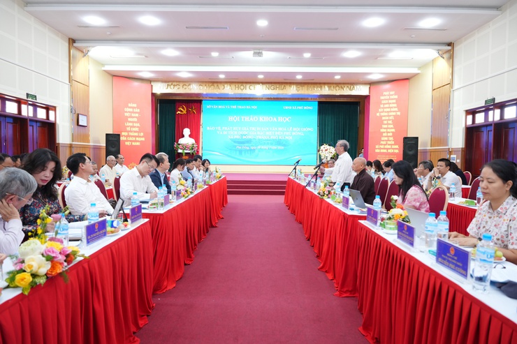 Xã Phù Đổng tổ chức Hội thảo khoa học về bảo vệ, phát huy giá trị di sản văn hóa Lễ hội Gióng và Di tích Quốc gia đặc biệt đền Phù Đổng. - Ảnh 1.