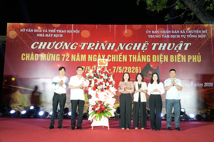 Chuyên Mỹ sôi nổi đêm nghệ thuật chào mừng kỷ niệm 72 năm Chiến thắng Điện Biên Phủ (7/5/1954 - 7/5/2026) - Ảnh 1.