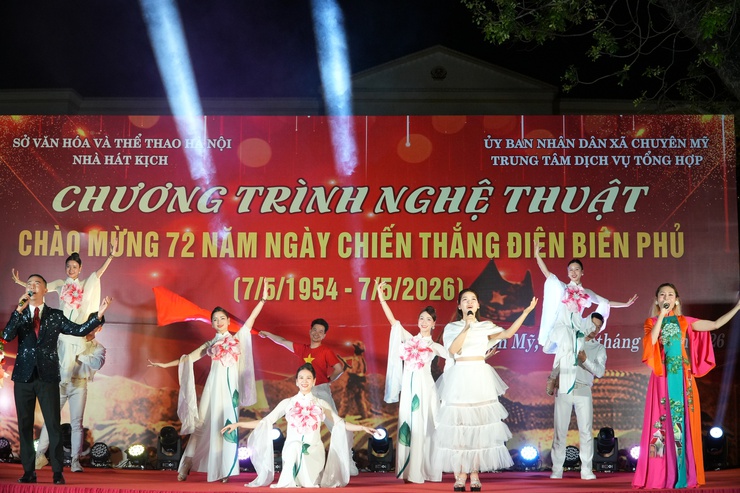 Chuyên Mỹ sôi nổi đêm nghệ thuật chào mừng kỷ niệm 72 năm Chiến thắng Điện Biên Phủ (7/5/1954 - 7/5/2026) - Ảnh 2.