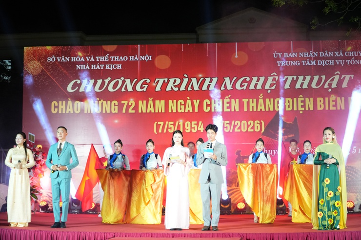 Chuyên Mỹ sôi nổi đêm nghệ thuật chào mừng kỷ niệm 72 năm Chiến thắng Điện Biên Phủ (7/5/1954 - 7/5/2026) - Ảnh 7.
