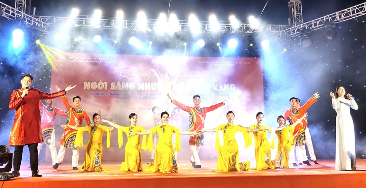 Chương trình nghệ thuật “Ngời sáng những mốc son vàng”- Ảnh 2.