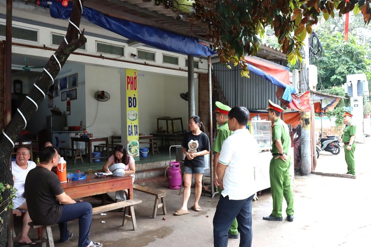 BCĐ 197 PHƯỜNG SƠN TÂY RA QUÂN ĐẢM BẢO TRẬT TỰ ĐÔ THỊ TẠI NHIỀU TUYẾN PHỐ TRÊN ĐỊA BÀN- Ảnh 17.