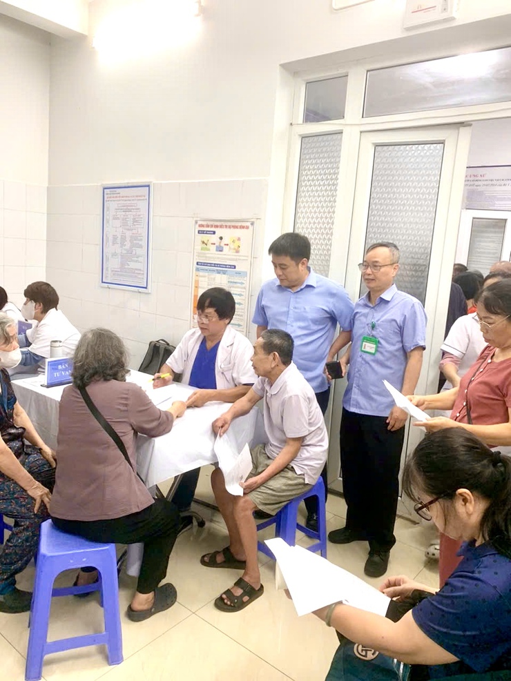PHƯỜNG BỒ ĐỀ ỨNG DỤNG CHUYỂN ĐỔI SỐ MẠNH MẼ TRONG HOẠT ĐỘNG TỔ CHỨC KHÁM SỨC KHỎE TOÀN DÂN MIỄN PHÍ ĐỢT 2 NĂM 2026  - Ảnh 8.