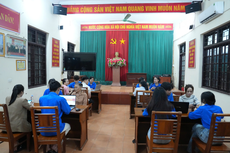 220 hồ sơ được hỗ trợ từ “Điểm hỗ trợ dịch vụ công trực tuyến” tại cụm 1 - Liên Hà- Ảnh 1.