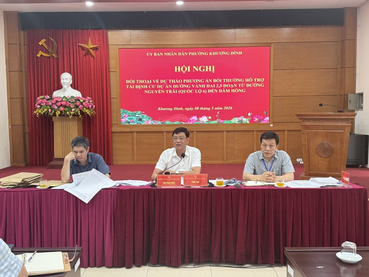 Phường Khương Đình tổ chức lấy ý kiến nhân dân về phương án bồi thường, hỗ trợ, tái định cư dự án đường vành đai 2,5
- Ảnh 1.