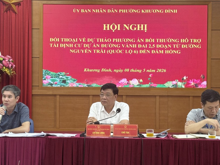 Phường Khương Đình tổ chức lấy ý kiến nhân dân về phương án bồi thường, hỗ trợ, tái định cư dự án đường vành đai 2,5
- Ảnh 2.