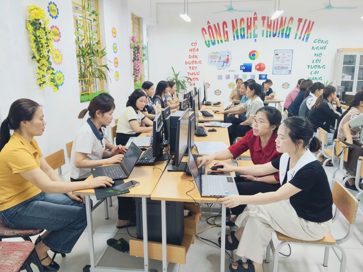 Trường Tiểu học Tòng Bạt: Đẩy mạnh bồi dưỡng năng lực số, sẵn sàng cho công cuộc chuyển đổi số giáo dục- Ảnh 5.