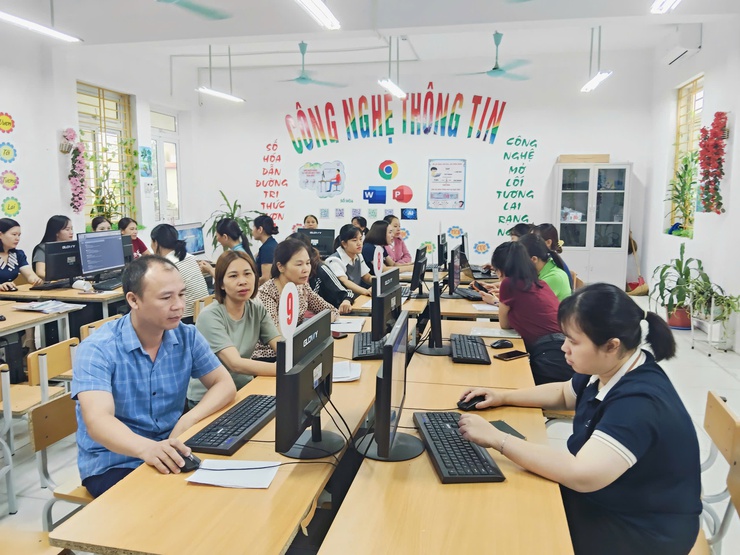 Trường Tiểu học Tòng Bạt: Đẩy mạnh bồi dưỡng năng lực số, sẵn sàng cho công cuộc chuyển đổi số giáo dục- Ảnh 2.