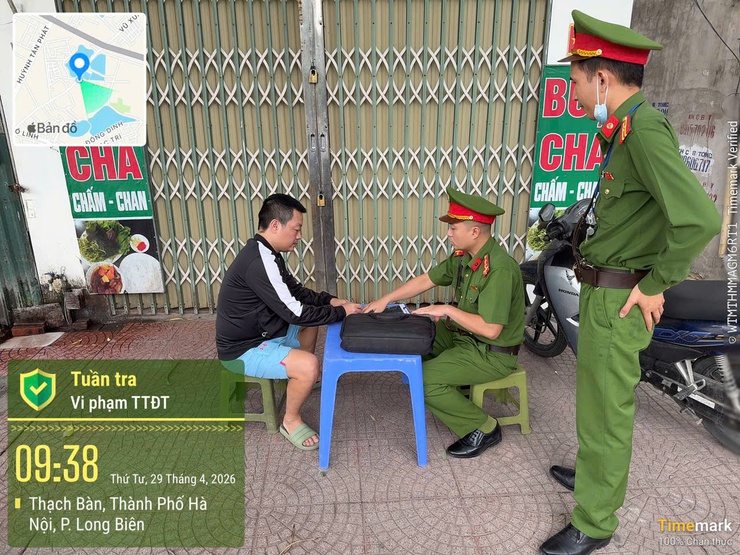 Long Biên tăng cường xử lý vi phạm trật tự đô thị qua hình ảnh- Ảnh 3.