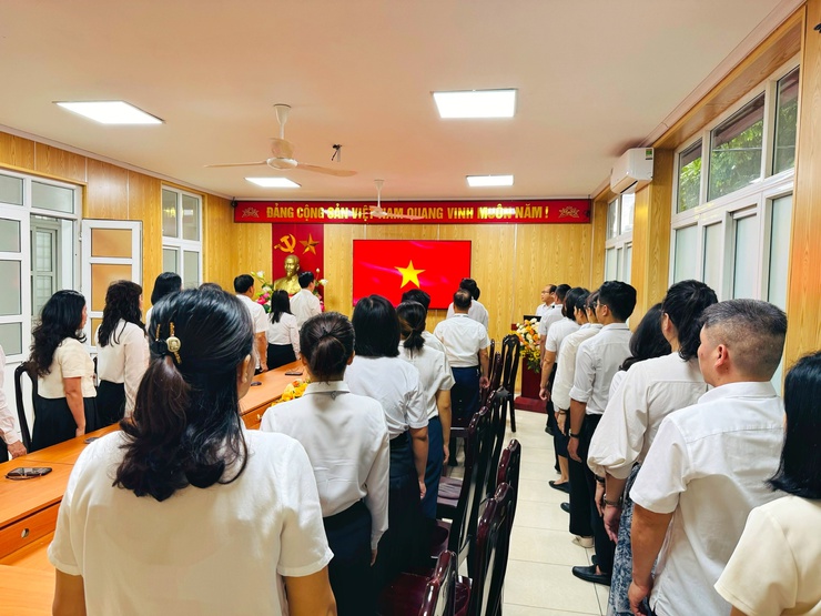 Lễ sinh hoạt dưới cờ tháng 5/2026 cơ quan Đảng, đoàn thể phường- Ảnh 1.