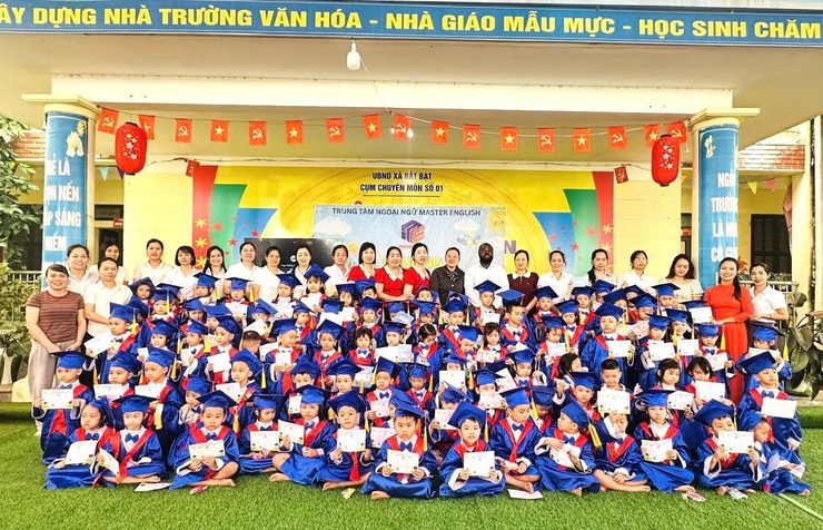 Sôi nổi cuộc thi "Rung chuông vàng" Tiếng Anh tại trường Mầm non Sơn Đà: Nơi tài năng nhí tỏa sáng- Ảnh 1.