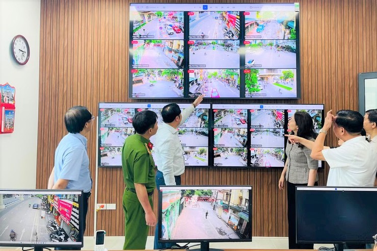 PHƯỜNG CẦU GIẤY: RA MẮT TRUNG TÂM ĐIỀU HÀNH, GIÁM SÁT THỰC HIỆN “5 ĐIỂM NGHẼN” - Ảnh 6.