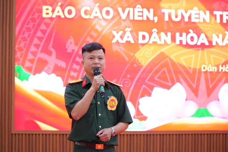  CHUNG KHẢO HỘI THI BÁO CÁO VIÊN, TUYÊN TRUYỀN VIÊN GIỎI XÃ DÂN HOÀ NĂM 2026: ĐƯA NGHỊ QUYẾT ĐẢNG VÀO CUỘC SỐNG- Ảnh 4.