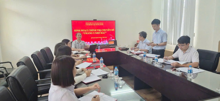 Chi bộ Ban Xây dựng Đảng tổ chức sinh hoạt chính trị chuyên đề tháng 5/2026 “Tháng 5 nhớ Bác”- Ảnh 1.